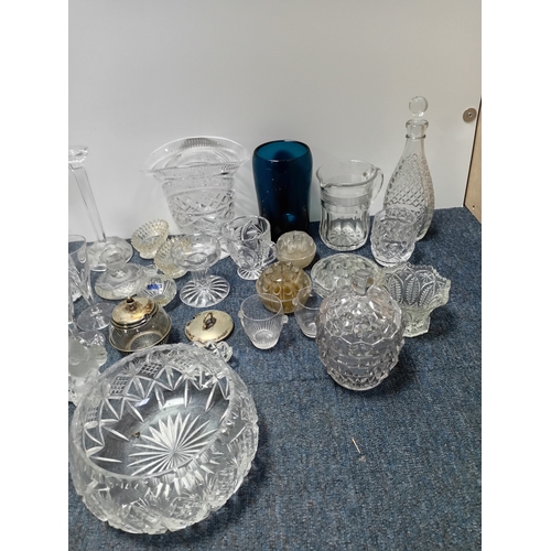 77 - A collection of various crystal and glassware