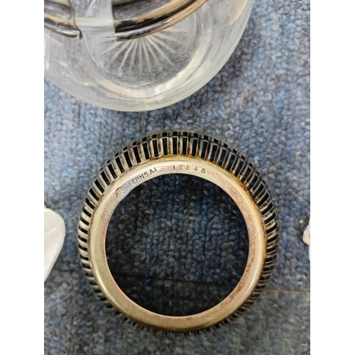 77 - A collection of various crystal and glassware