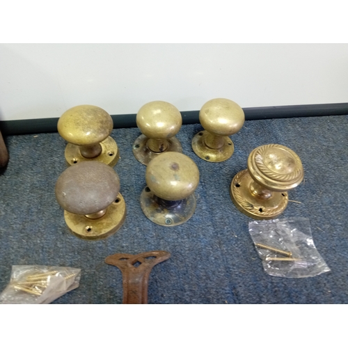 87 - A collection of vintage items. To include 5 brass door knobs, 1 horse spur, & rim lock with key
