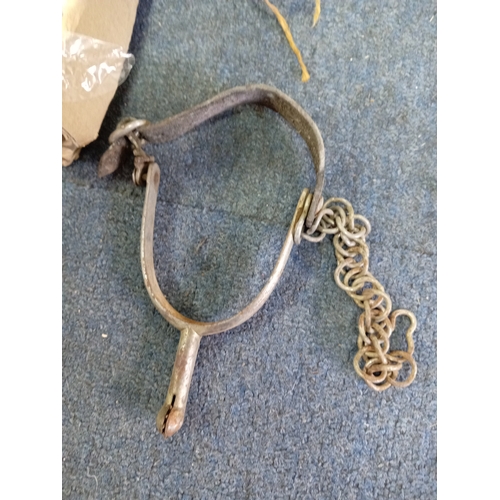 87 - A collection of vintage items. To include 5 brass door knobs, 1 horse spur, & rim lock with key