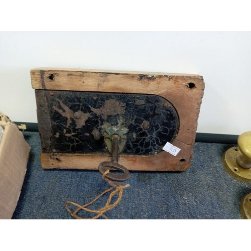 87 - A collection of vintage items. To include 5 brass door knobs, 1 horse spur, & rim lock with key