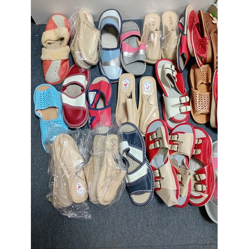 88 - A large lot of women's slippers, sandals and flip flops