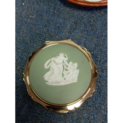 91 - A collection of Glasses & powder compacts. To include Stratton powder compacts, hair trimmers etc...