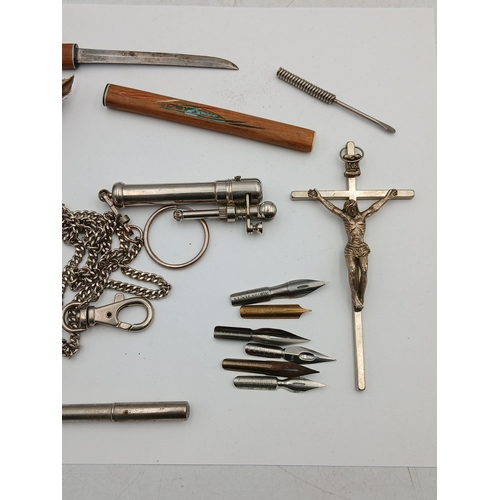 15 - A small collection to include a knife with a wooden sheath, a crucifix, a stone set feather brooch, ... 