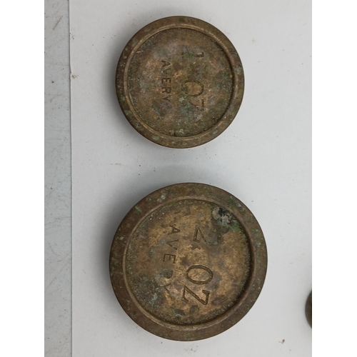 34 - A collection of weights from 1lb to 1/2 oz