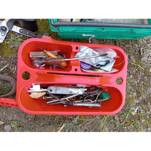 36 - A joblot of various tools.