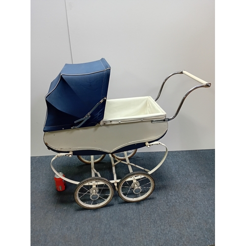154 - A vintage Roslyn doll stroller , made in the classic 