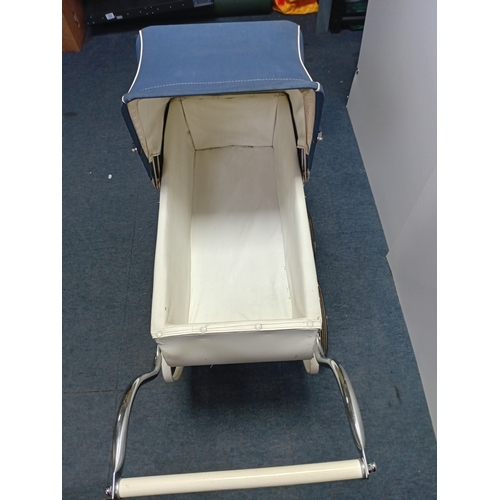 154 - A vintage Roslyn doll stroller , made in the classic 