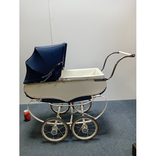 154 - A vintage Roslyn doll stroller , made in the classic 