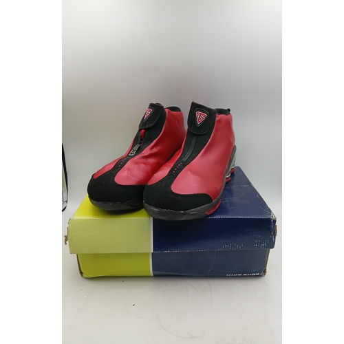 29 - A pair of 2001 Nike Shox VC R4 trainers in the 