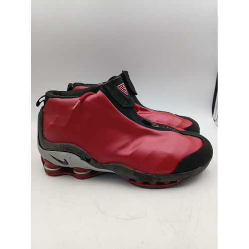 29 - A pair of 2001 Nike Shox VC R4 trainers in the 