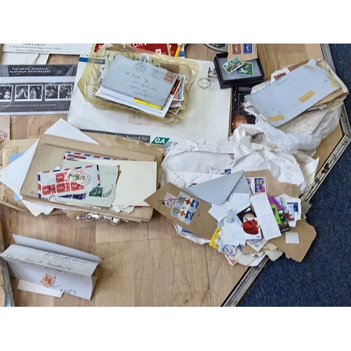 204 - A large collection of various vintage stamps, both in albums and loose - albums contain stamps from ... 