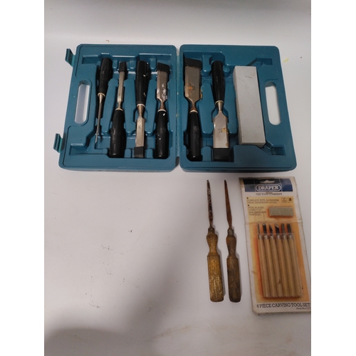79 - A collection of wood chisels and a 6 piece carving tool set.