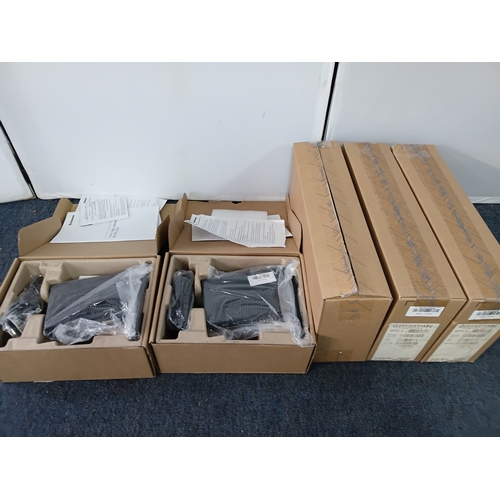 84 - A collection of HP ultra slim docks and a pair of Lenovo USB port replicators with digital video, al... 
