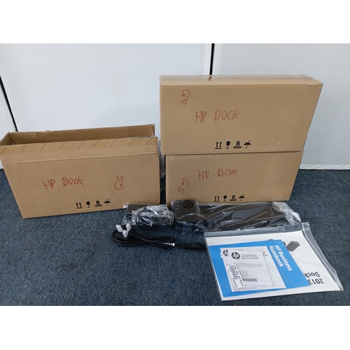 84 - A collection of HP ultra slim docks and a pair of Lenovo USB port replicators with digital video, al... 