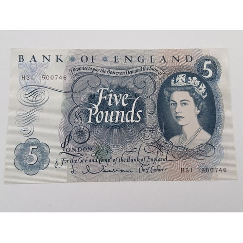369 - A vintage 1960s bank of England £5 note. Serial H31 500746