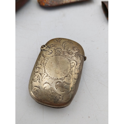 216 - A collection of vintage items, mostly snuff related. To include enamelled snuff tin, vesta case, Fry... 