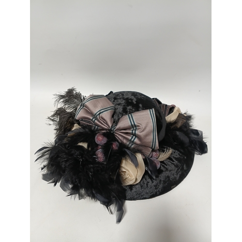 281 - A vintage-style decorative hat featuring black feathers and a striped bow plus a matching bag.