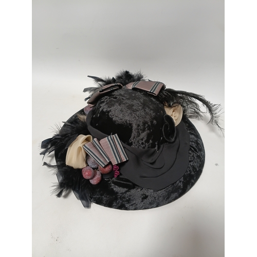 281 - A vintage-style decorative hat featuring black feathers and a striped bow plus a matching bag.