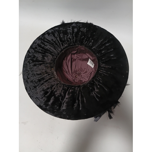 281 - A vintage-style decorative hat featuring black feathers and a striped bow plus a matching bag.