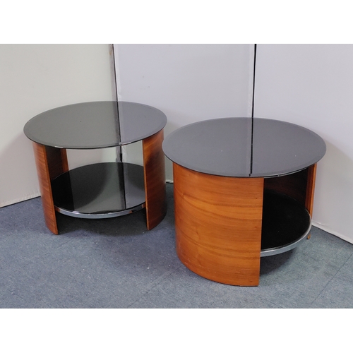 121 - A pair of mid-century teak bentwood side tables with chrome accents and glass top - Circular table m... 