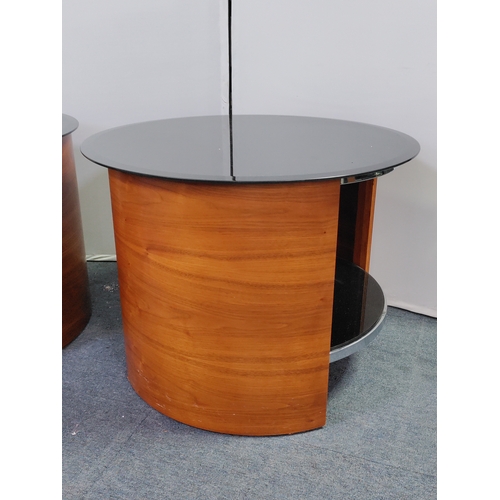 121 - A pair of mid-century teak bentwood side tables with chrome accents and glass top - Circular table m... 