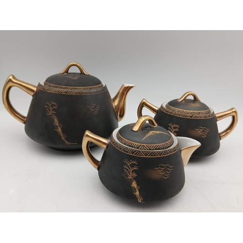 286 - A vintage hand painted 22k gold japanese tea set. To inlcude, teapot, sugar bowl, milk jug, six cups... 