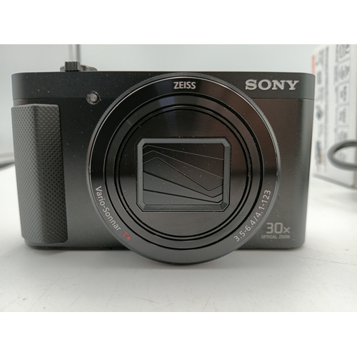 185 - Sony Cybershot Zeiss Vario Sonnar, near mint condition. Turns on but untested needs charging, in ori... 