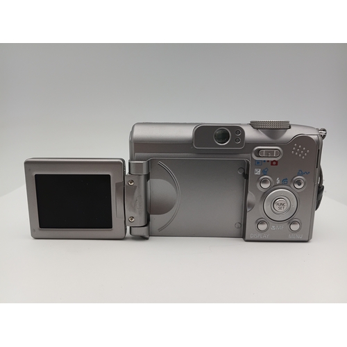 186 - A Cannon power shot A620 with 7.1 mega pixels and a travel bag, in good condition fully working.