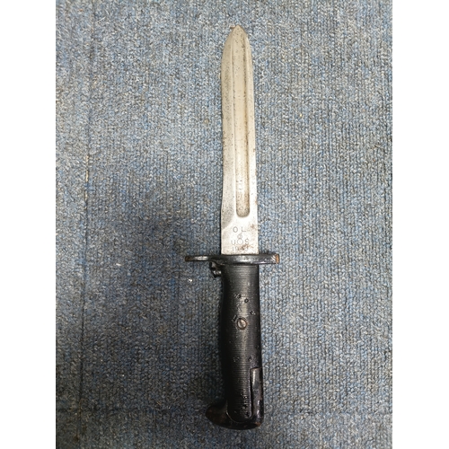 234 - An American 1943 wwii M1 Garand Bayonet with an equipment belt and sheath.