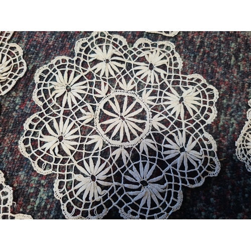 236 - A collection of fine vintage lace and embroidery to include fine detailed bobbin work and 19th Centu... 