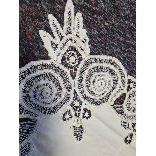 236 - A collection of fine vintage lace and embroidery to include fine detailed bobbin work and 19th Centu... 