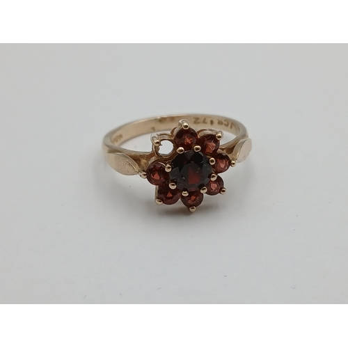 401 - A hallmarked 375 9ct gold cluster ring set with red stones - 1 missing. Size N-