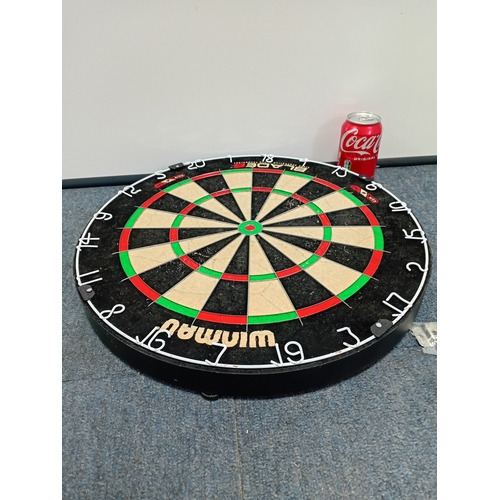 213 - WINMAU BLADE 6 dart board
