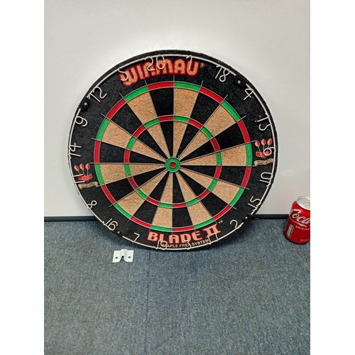 215 - WINMAU Blade II darts board