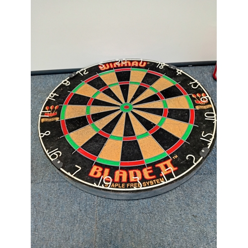 215 - WINMAU Blade II darts board
