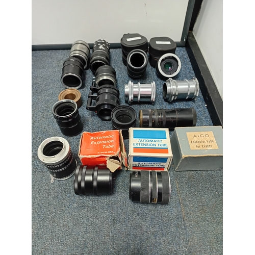 220 - A large collection of vintage photo lenses from the Vivitar, Soligor, Yashica and others.Extension t... 