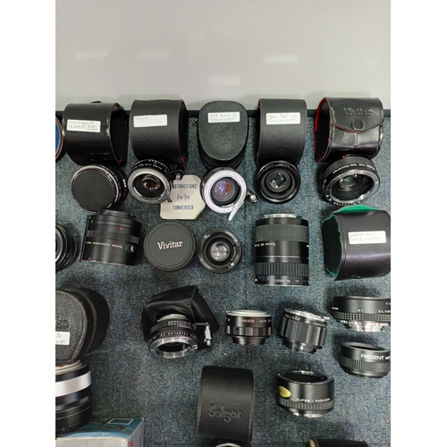 220 - A large collection of vintage photo lenses from the Vivitar, Soligor, Yashica and others.Extension t... 