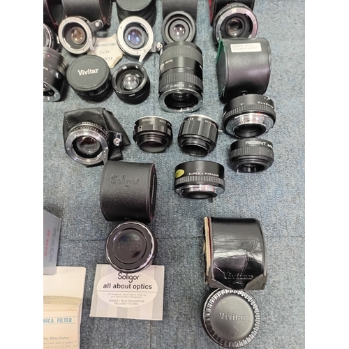 220 - A large collection of vintage photo lenses from the Vivitar, Soligor, Yashica and others.Extension t... 