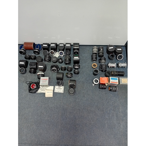 220 - A large collection of vintage photo lenses from the Vivitar, Soligor, Yashica and others.Extension t... 