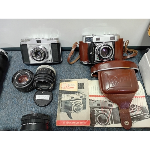 222 - A large set of vintage photographic equipment, mainly Vivitar and Prinzplex photographic lenses, as ... 