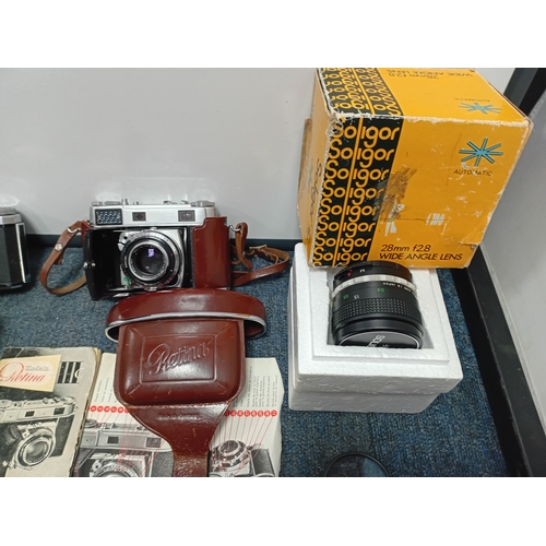 222 - A large set of vintage photographic equipment, mainly Vivitar and Prinzplex photographic lenses, as ... 