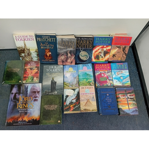 157 - A great collection of books in the fantasy and classic literature genre : 