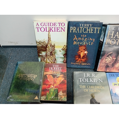 157 - A great collection of books in the fantasy and classic literature genre : 