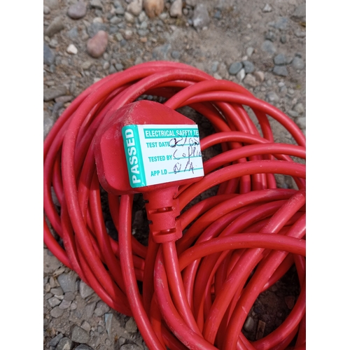 196 - A Qualcast electric leaf blower & vacuum. Working & PAT tested.