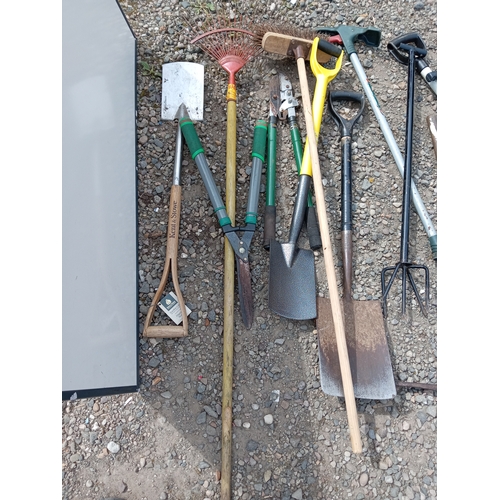 199 - A collection of garden tools. To include shovels, rake, pickaxe, etc...