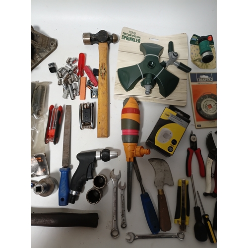 170 - A collection of hand tools to include, hammers, wrenches, spanners, screwdrivers, mole grips, pliers... 