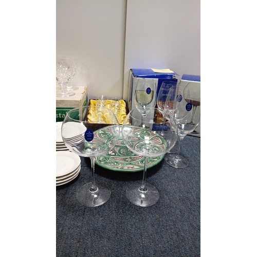 2 - A group of table wares including Villeroy & Boch Foglia Vitro-Porcelaine cups and plates, Savoy lead... 