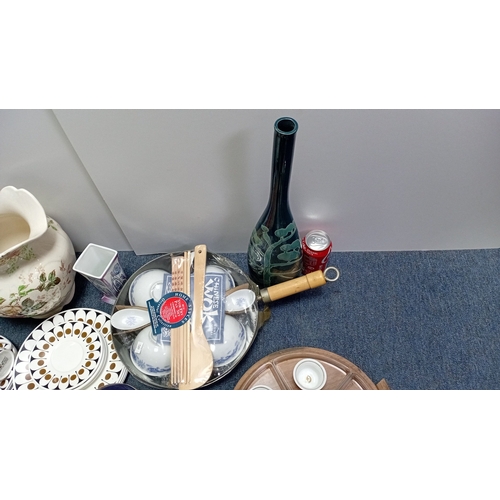 6 - A quantity of assorted ceramics and homewares including a floral transfer jug, polychrome condiment ... 