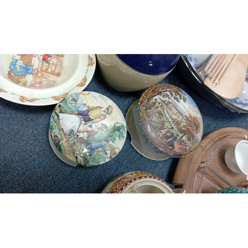 6 - A quantity of assorted ceramics and homewares including a floral transfer jug, polychrome condiment ... 